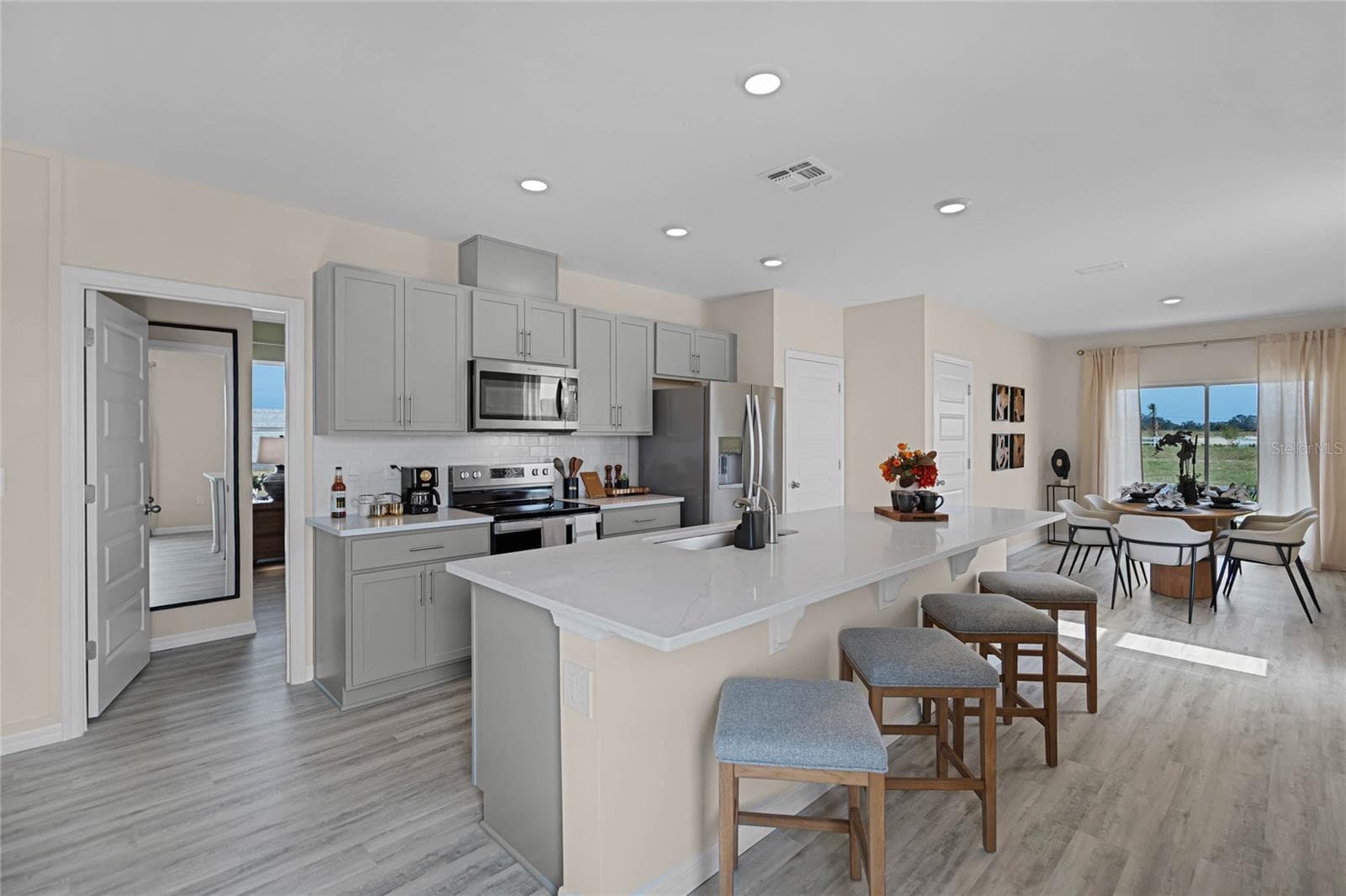 Single Family Residence at 1738 HUMMINGBIRD RD, WINTER HAVEN, photo 6 of 34