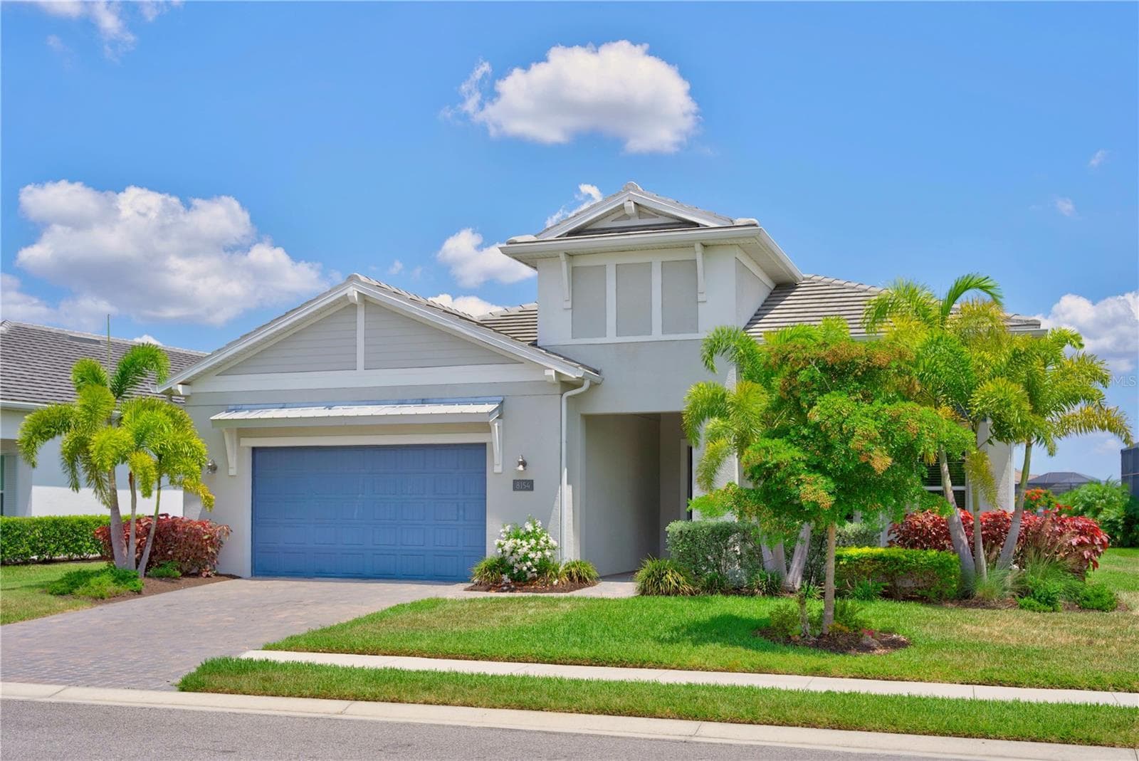 Front Exterior - 8154 REDONDA LOOP, LAKEWOOD RANCH