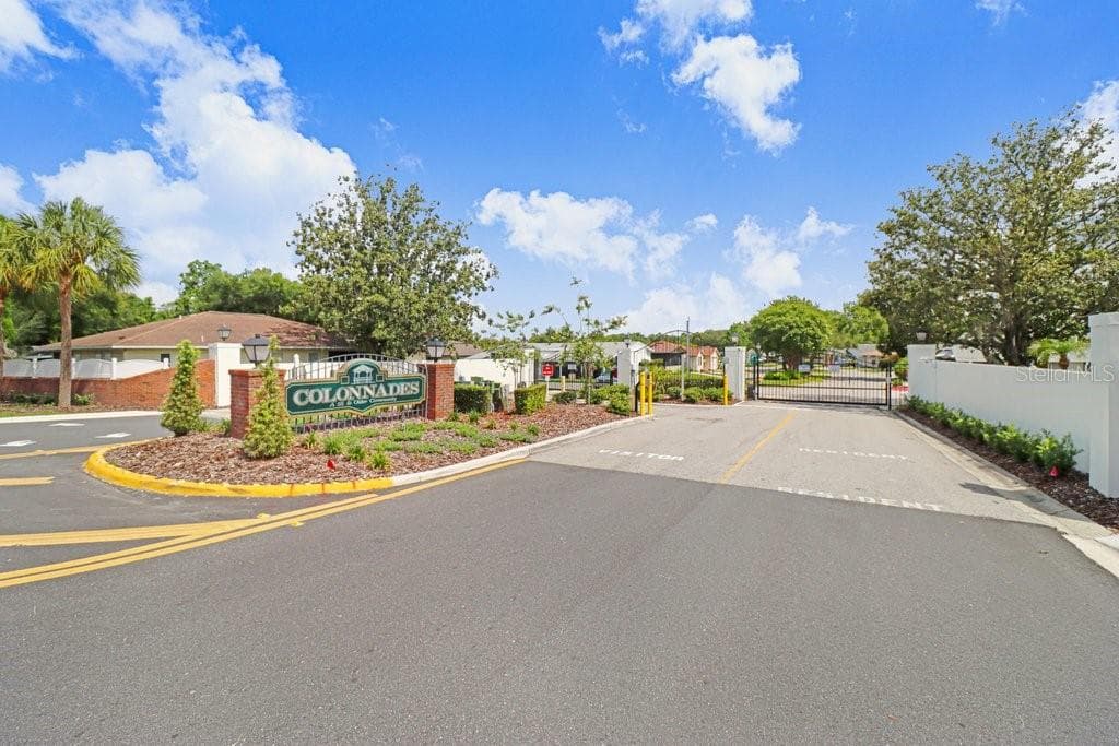 Colonnades Enterance - 4949 PLEASANT HOLLOW TRL #211, LAKELAND