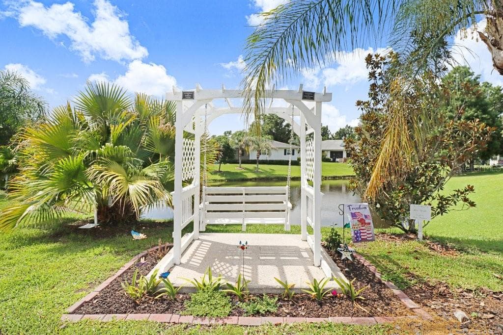 Swing and pond - 4949 PLEASANT HOLLOW TRL #211, LAKELAND
