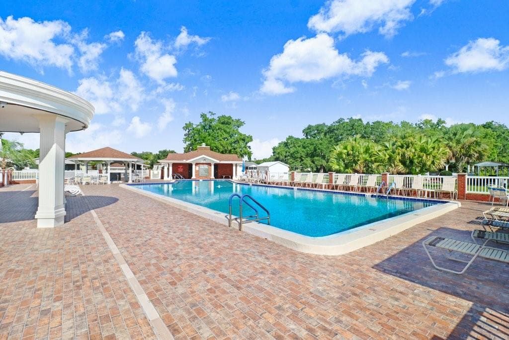 Pool area - 4949 PLEASANT HOLLOW TRL #211, LAKELAND