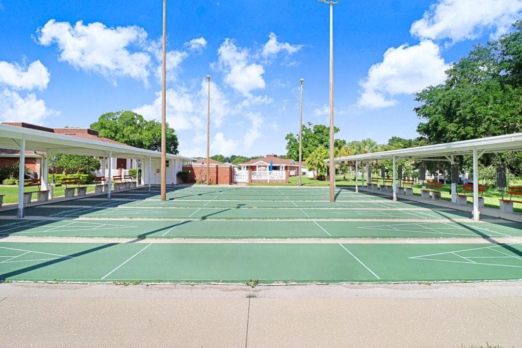 Shuffleboard courts - 4949 PLEASANT HOLLOW TRL #211, LAKELAND