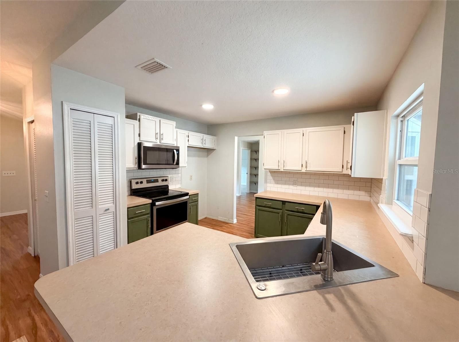 Single Family Residence at 546 PENNS NECK DR, DELAND, photo 15 of 19