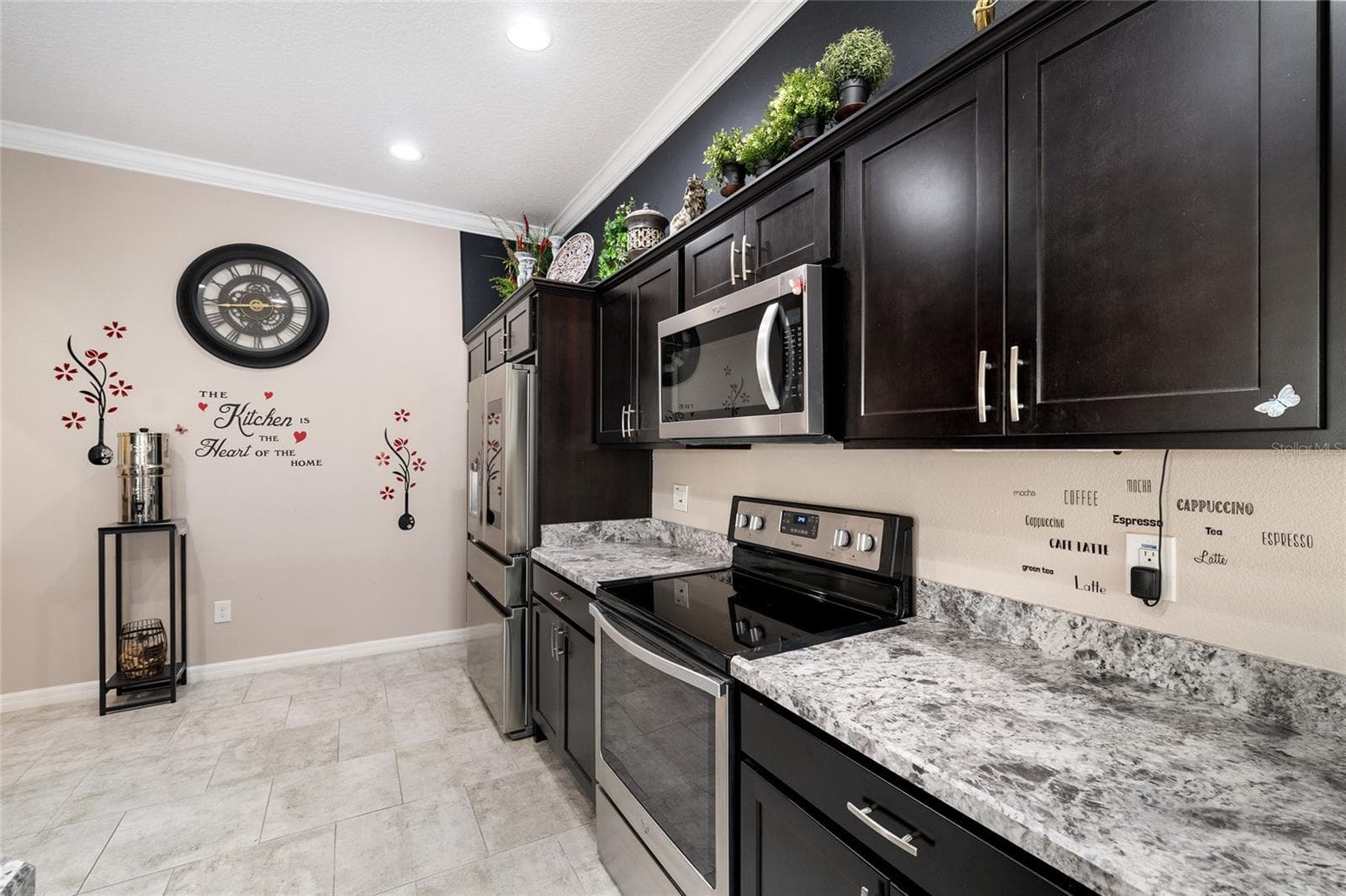 Electric stove and built in pantry - 1194 MCDONOUGH PL, THE VILLAGES
