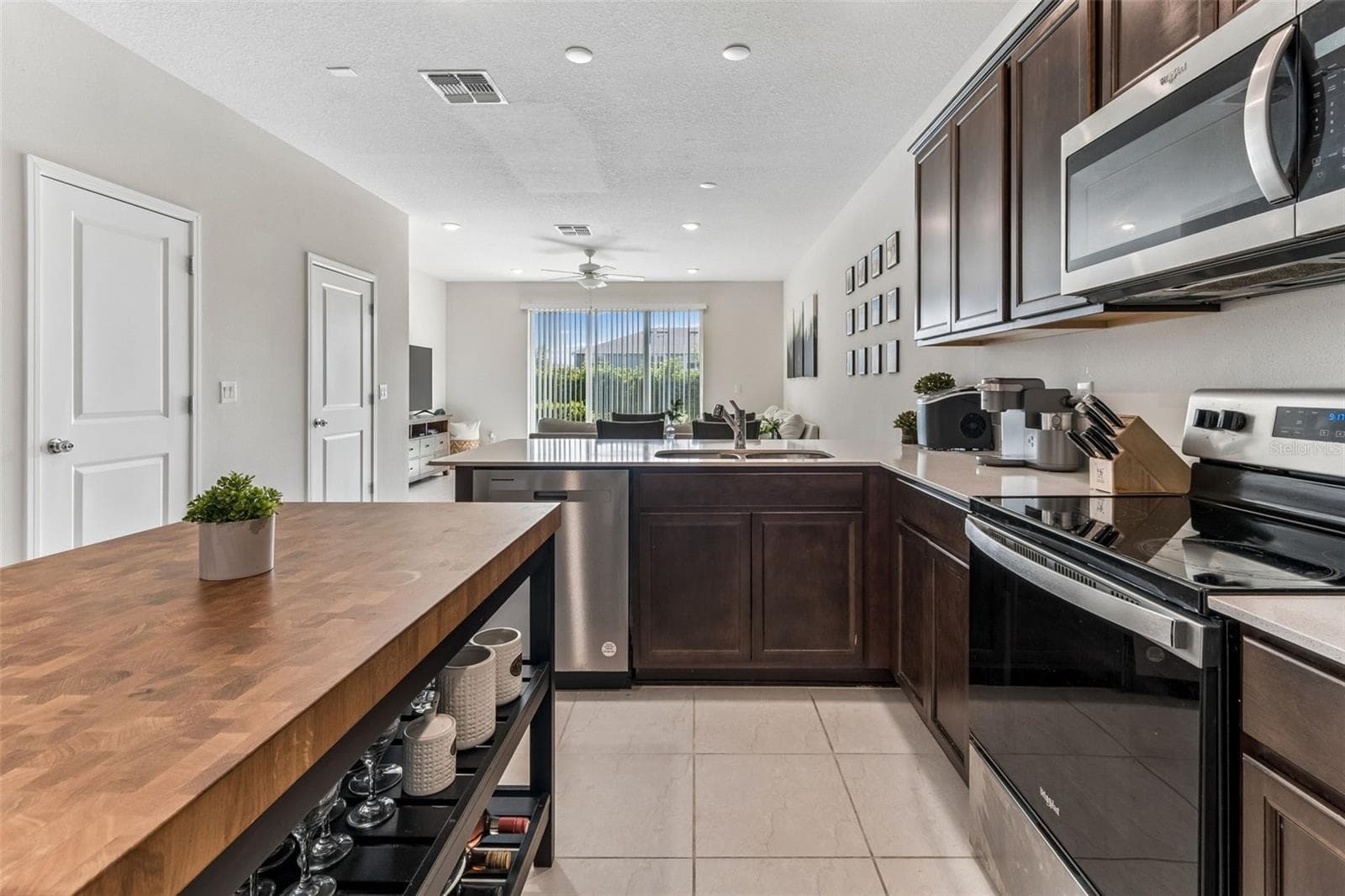 Townhouse at 31357 AMBERVIEW BND, WESLEY CHAPEL, photo 8 of 65