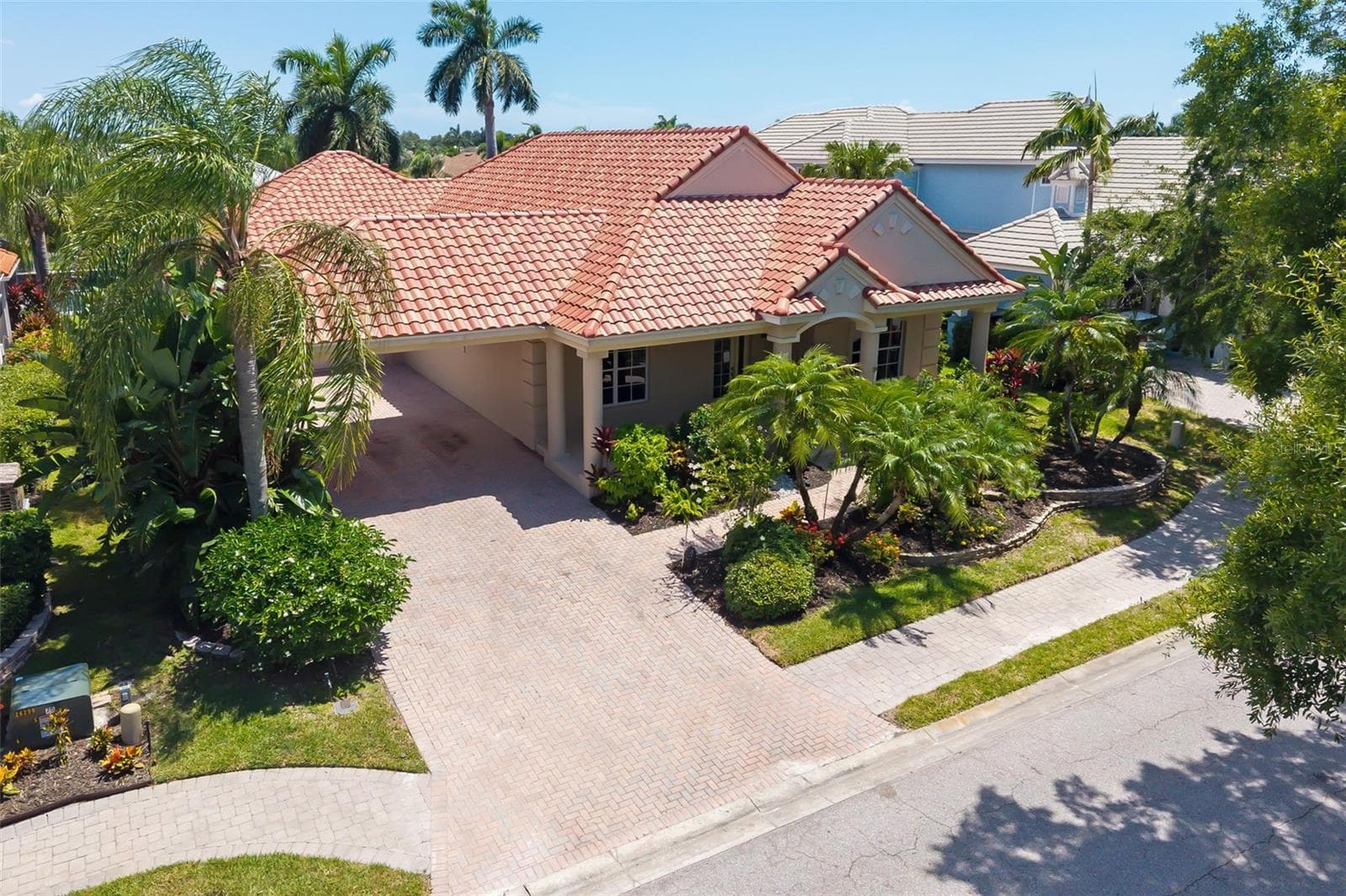 NEW TILE ROOF 2026. Model, custom elegant "Weatherly" model, custom builder Arthur Rutenberg. - 4770 MAINSAIL DR, BRADENTON