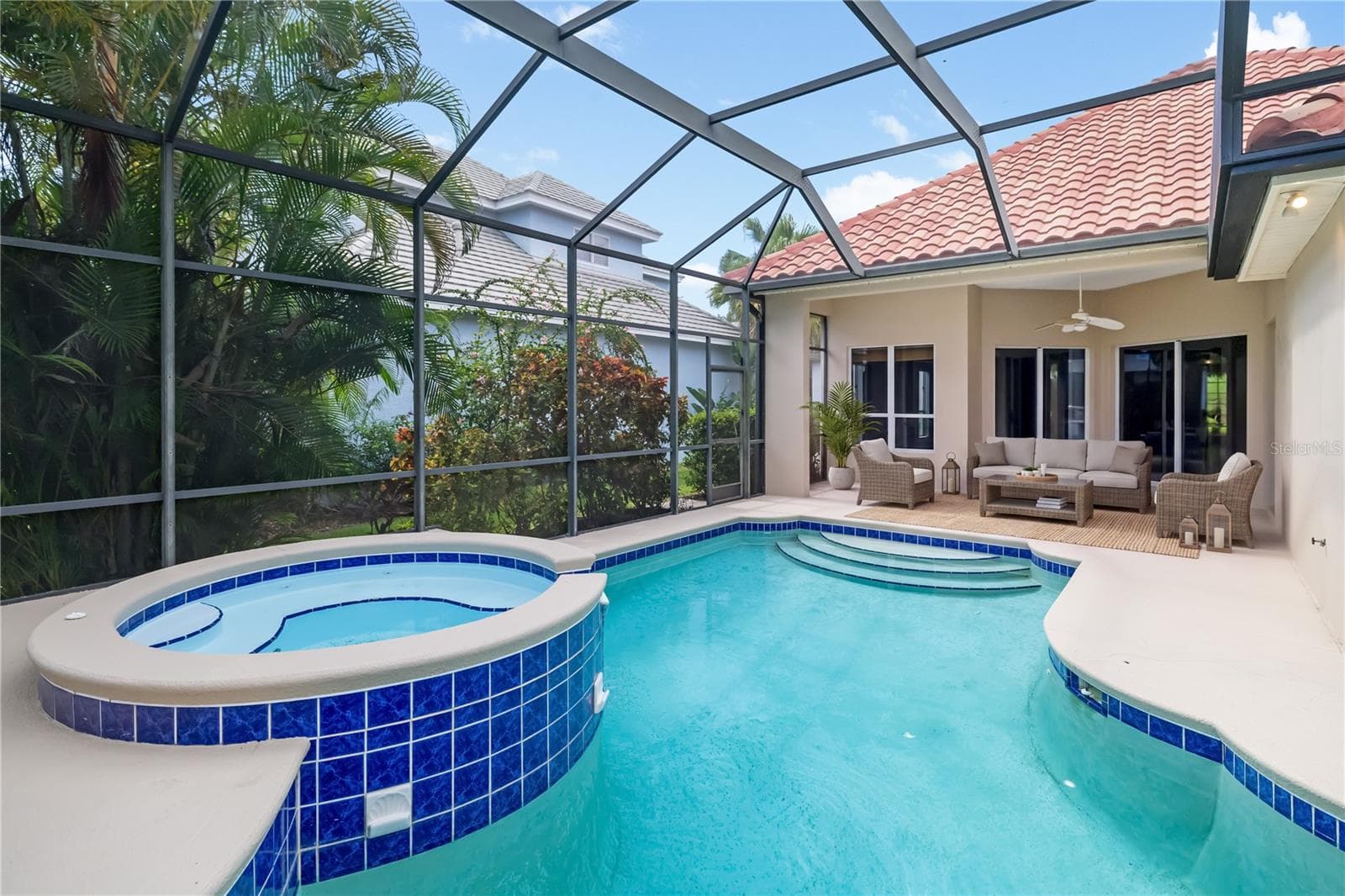 Pool/spa with large covered area for enjoying the Florida majestic sunsets - 4770 MAINSAIL DR, BRADENTON