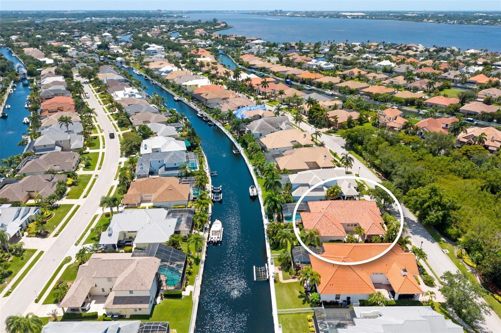Freshwater canal leading out to the Manatee River, private backyard dock, 4770 Mainsail Drive, Bradenton, FL 34208 - 4770 MAINSAIL DR, BRADENTON