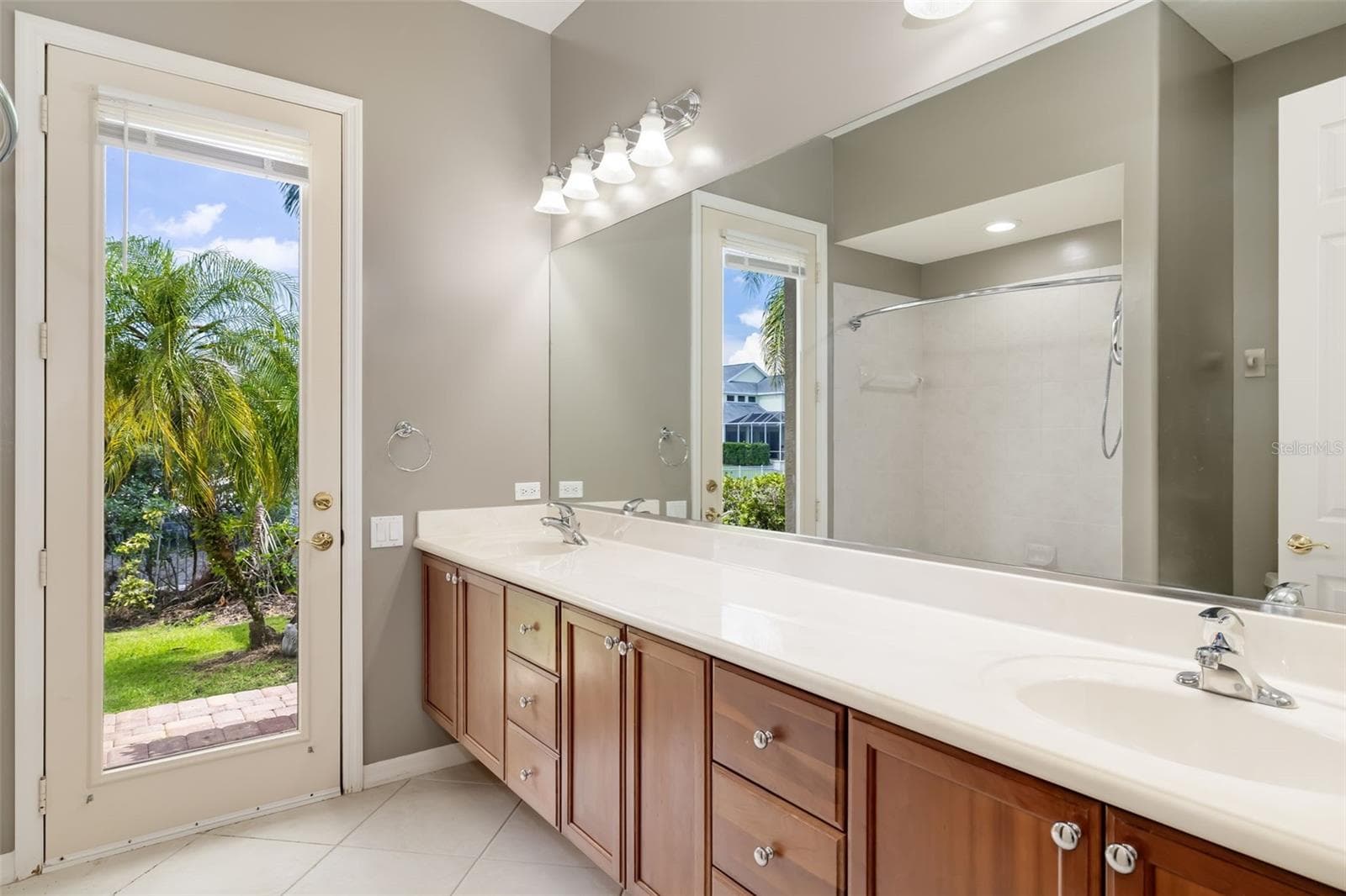 Second bathroom shared between bedroom 2 and 3, access to outdoor backyard, dock and lanai/pool. - 4770 MAINSAIL DR, BRADENTON