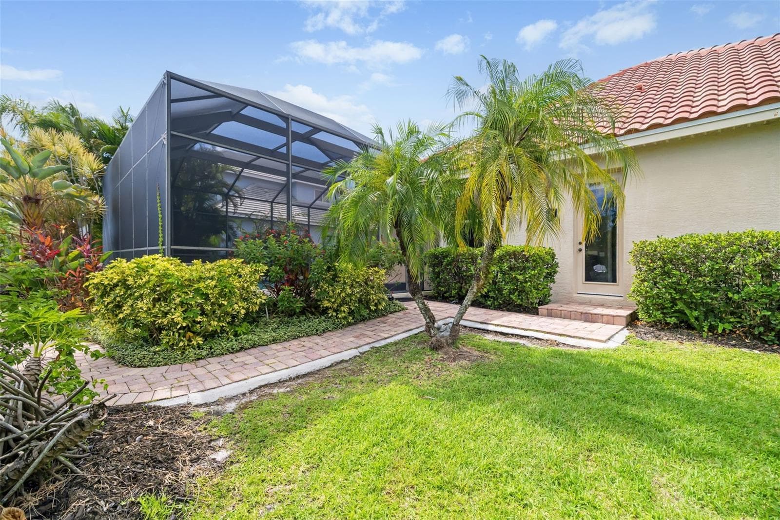 Oversized backyard with private side yard, which can be fenced. - 4770 MAINSAIL DR, BRADENTON
