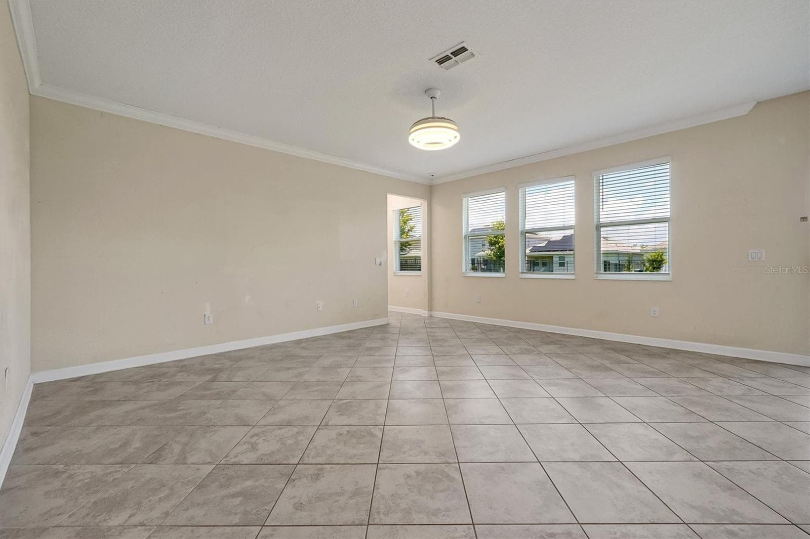 Spacious Family Room - 12151 IMAGINARY WAY, ORLANDO