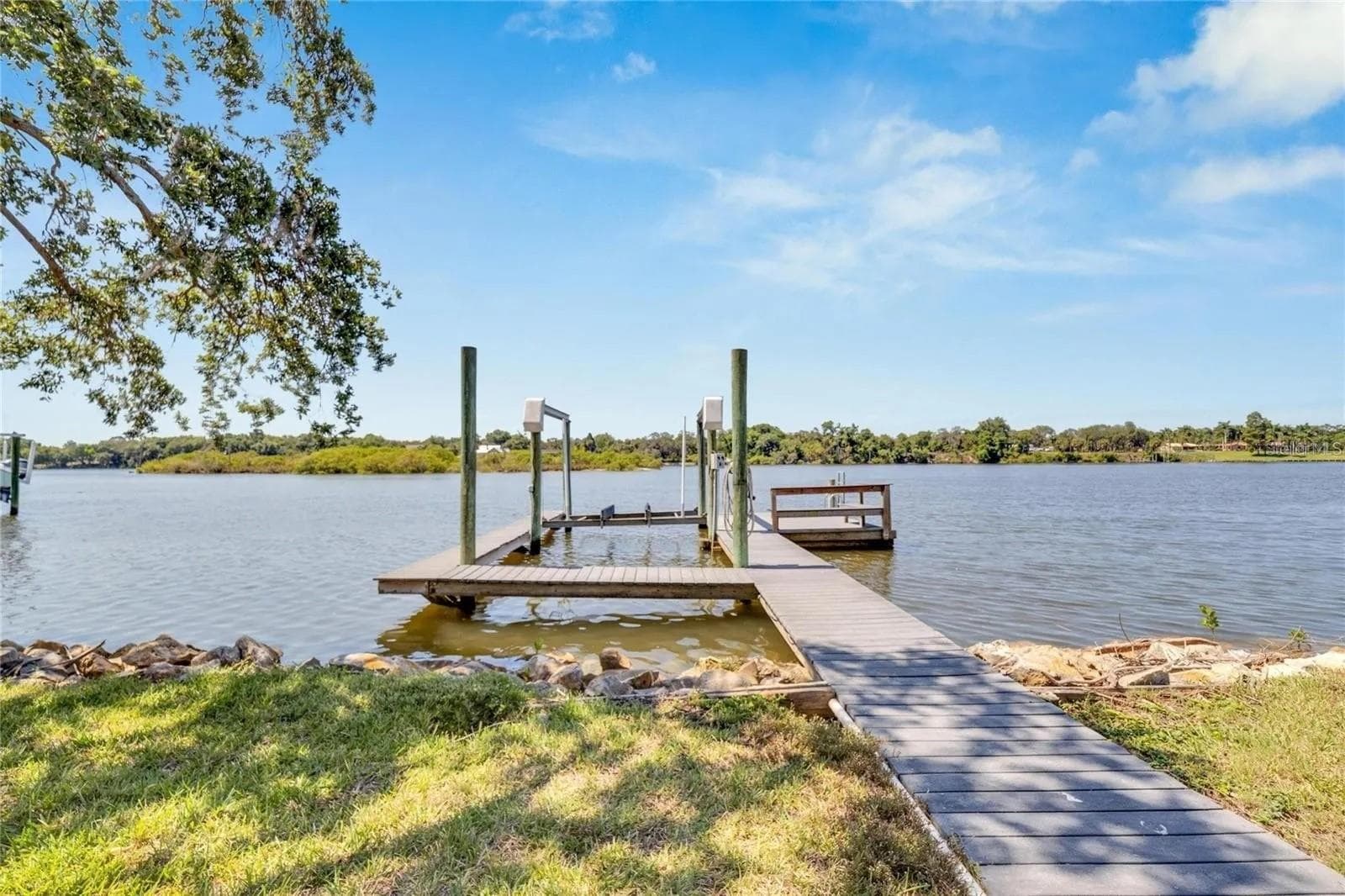 Single Family Residence at 9307 RIVER COVE DR, RIVERVIEW, photo 2 of 85
