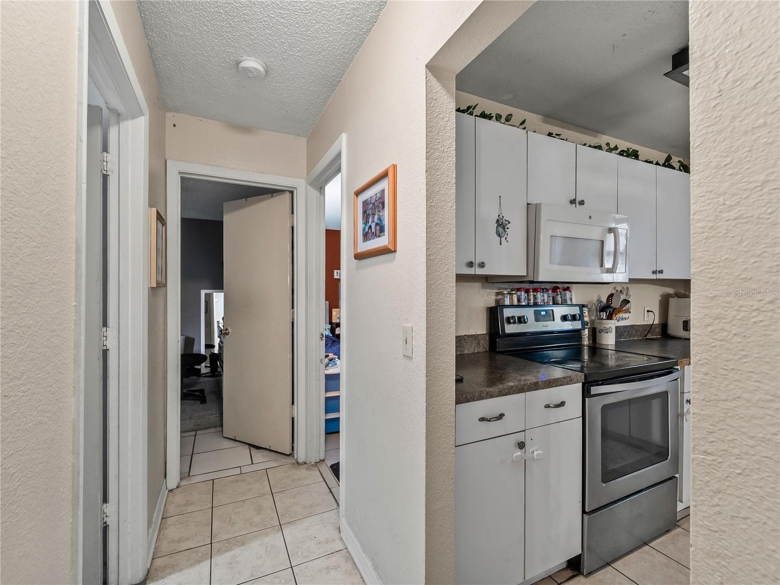 Kitchen_1018RedBayTer_PortCharlotte_WhiteCabinetry_Entry.jpg - 1018 RED BAY TER NW, PORT CHARLOTTE