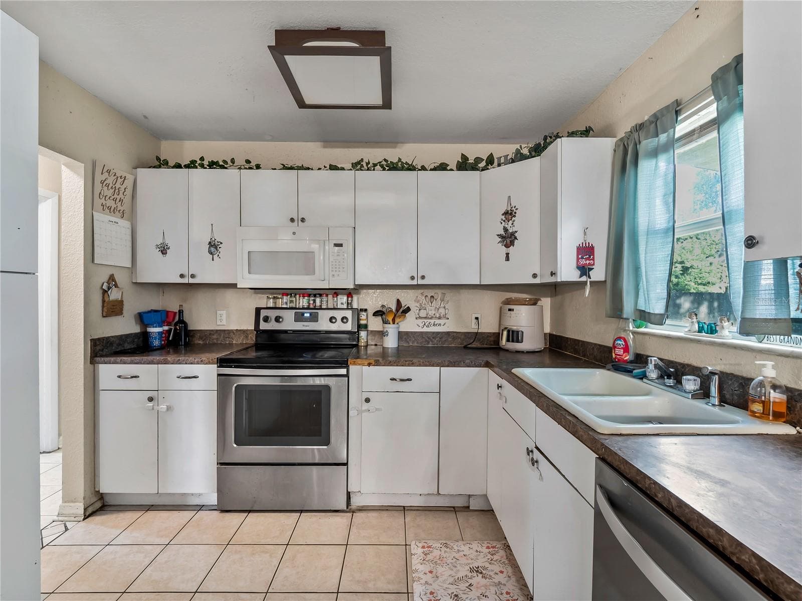 Kitchen_1018RedBayTer_PortCharlotte_ModernKitchen_Daylight.jpg - 1018 RED BAY TER NW, PORT CHARLOTTE