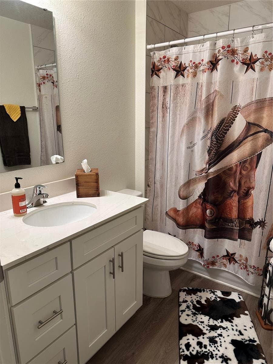 Guest Bath with tub - 10010 MCMAHON AVE, HASTINGS