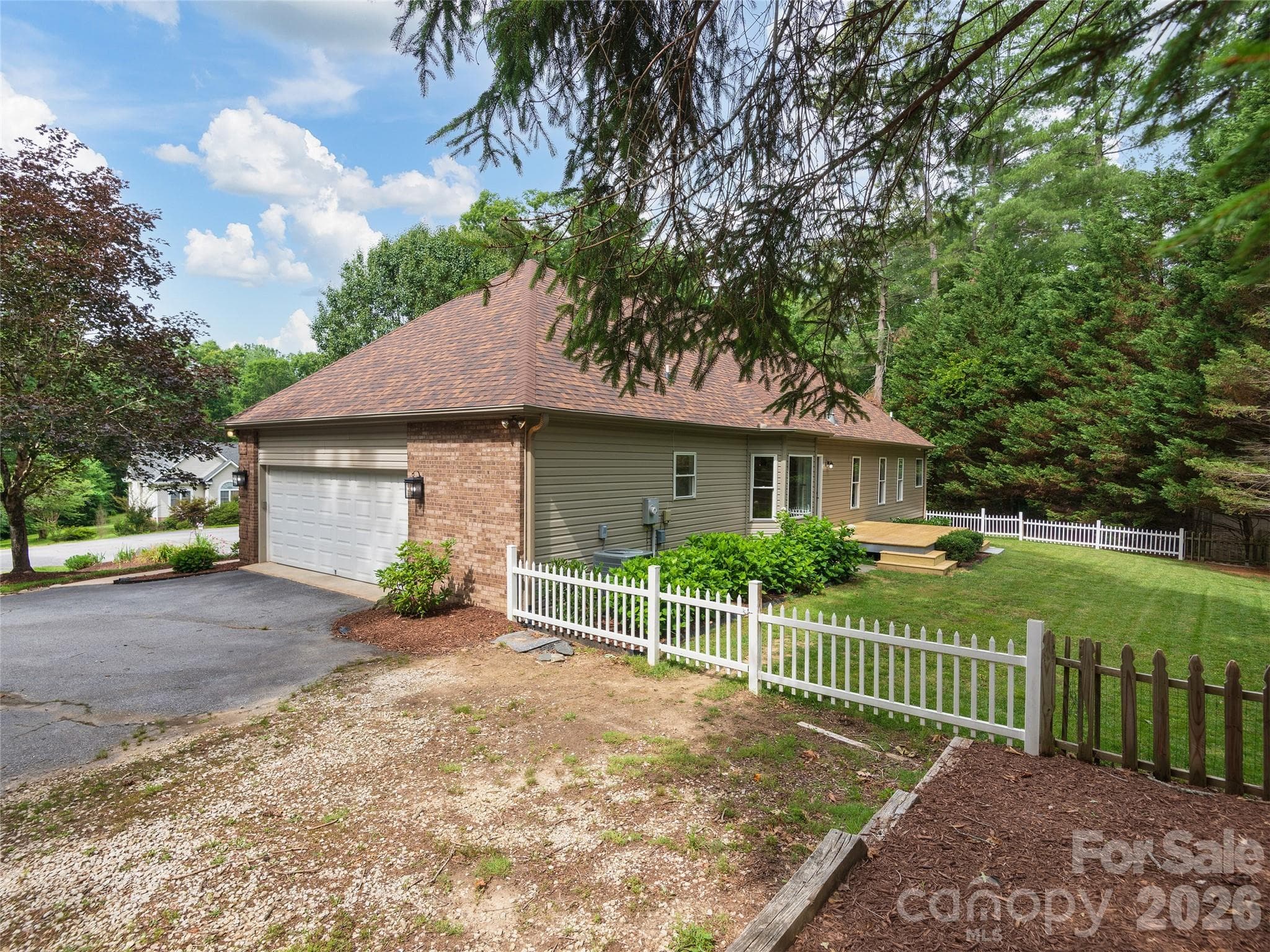 Single Family Residence at 104 Arrowood Lane, Hendersonville, photo 32 of 36