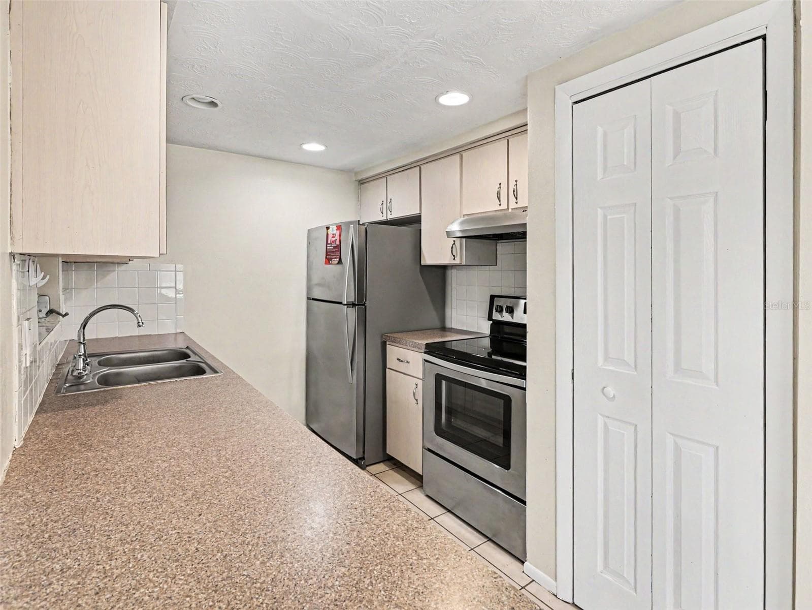 Single Family Residence at 3609 TRUMAN DR, HOLIDAY, photo 4 of 21