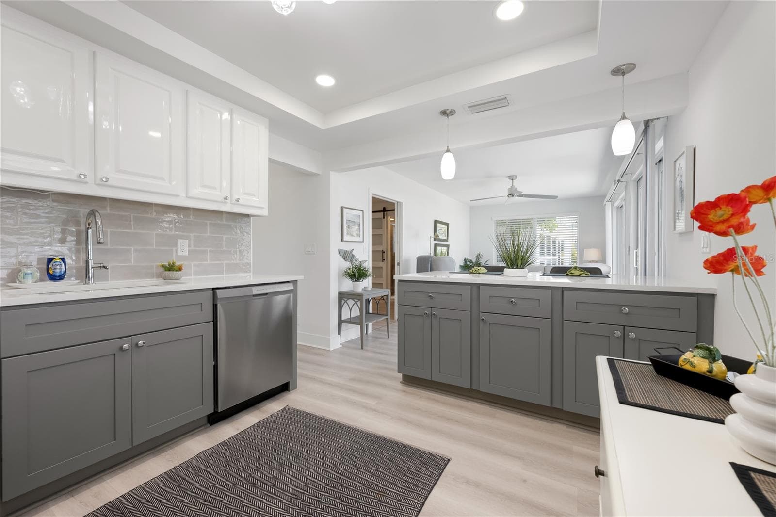 view toward family room from kitchen - 524 SPANISH DR S #125, LONGBOAT KEY