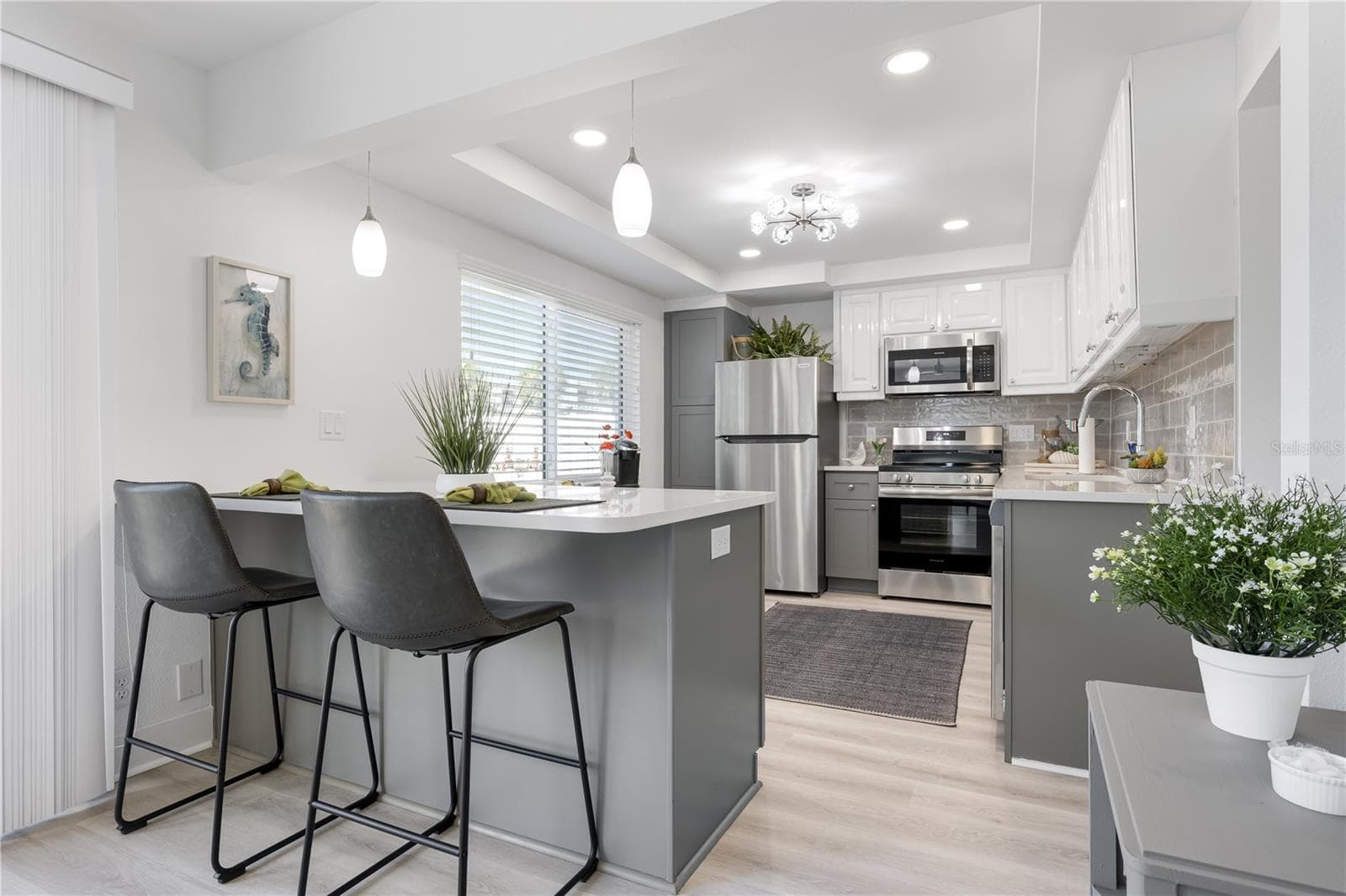kitchen with island - 524 SPANISH DR S #125, LONGBOAT KEY