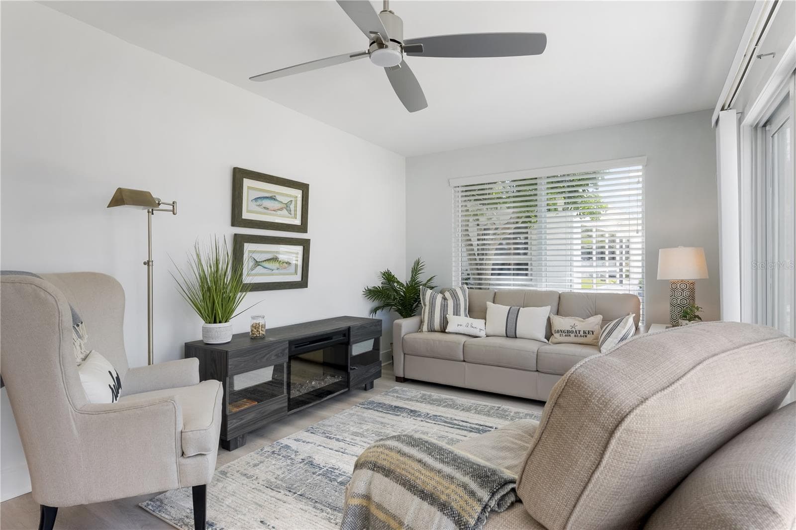 family room with electric fireplace - 524 SPANISH DR S #125, LONGBOAT KEY