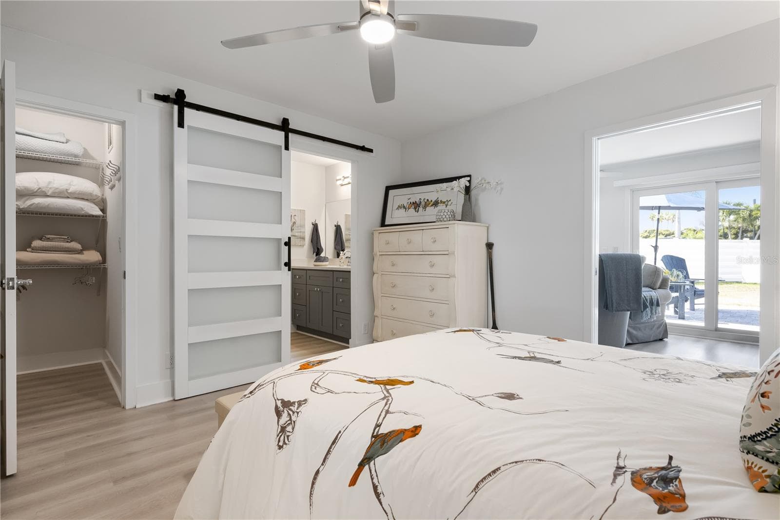 primary bedroom with ensuite bath and walk-in closet - 524 SPANISH DR S #125, LONGBOAT KEY
