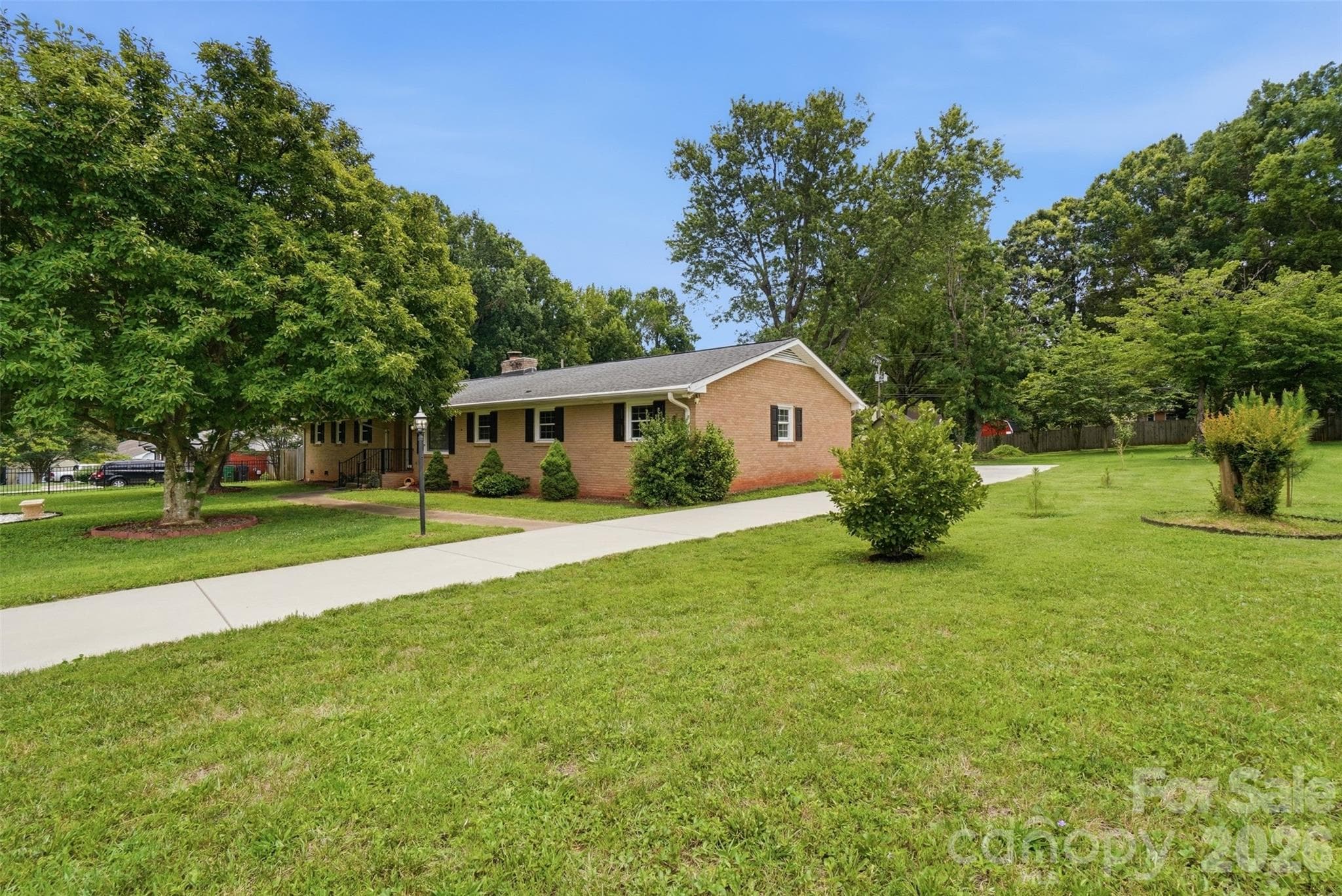 Beautiful Flat Yard - Charlotte