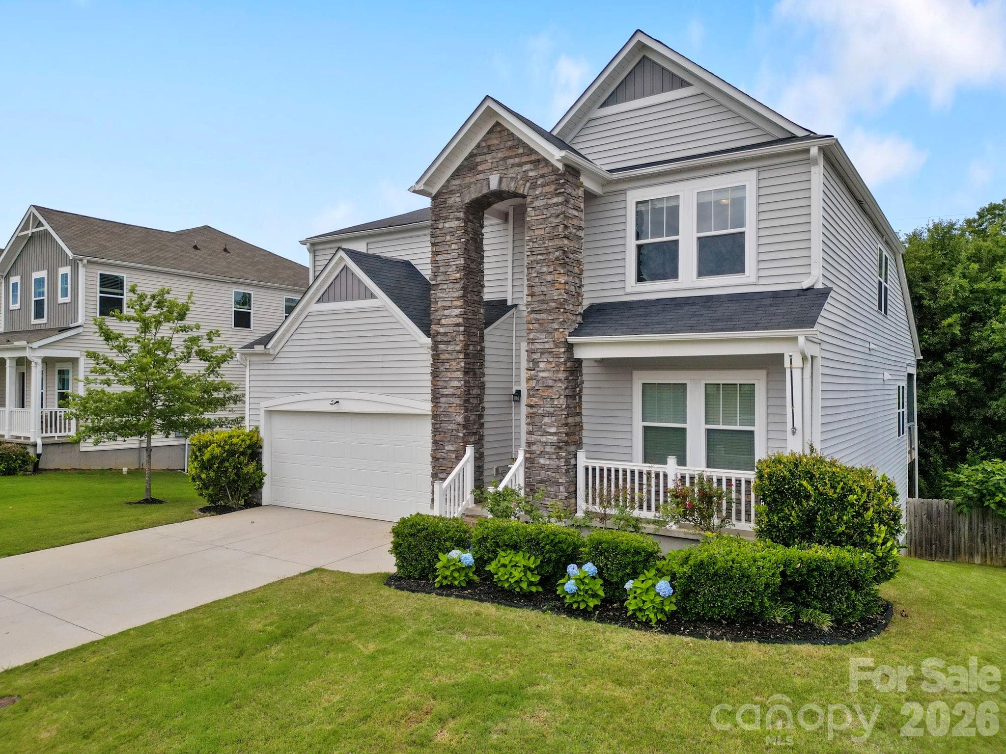 Single Family Residence at Simpsonville, photo 2 of 42