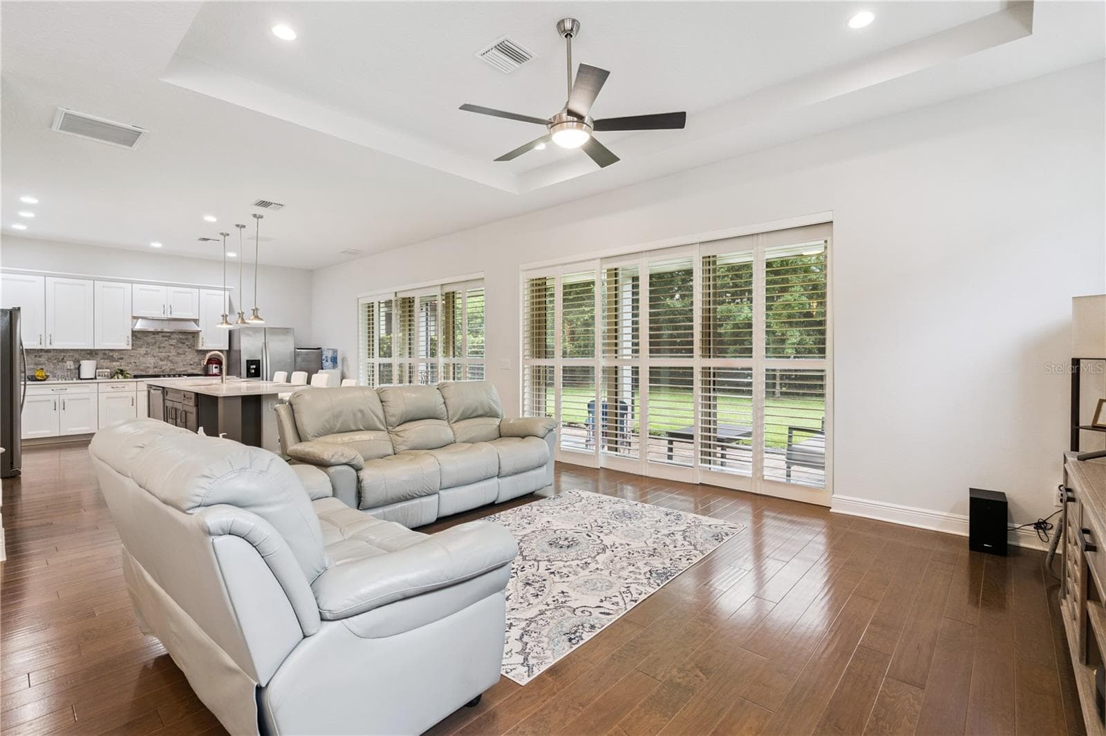 Great Room overlooking Kitchen Area - 15709 SHOREBIRD LN, WINTER GARDEN