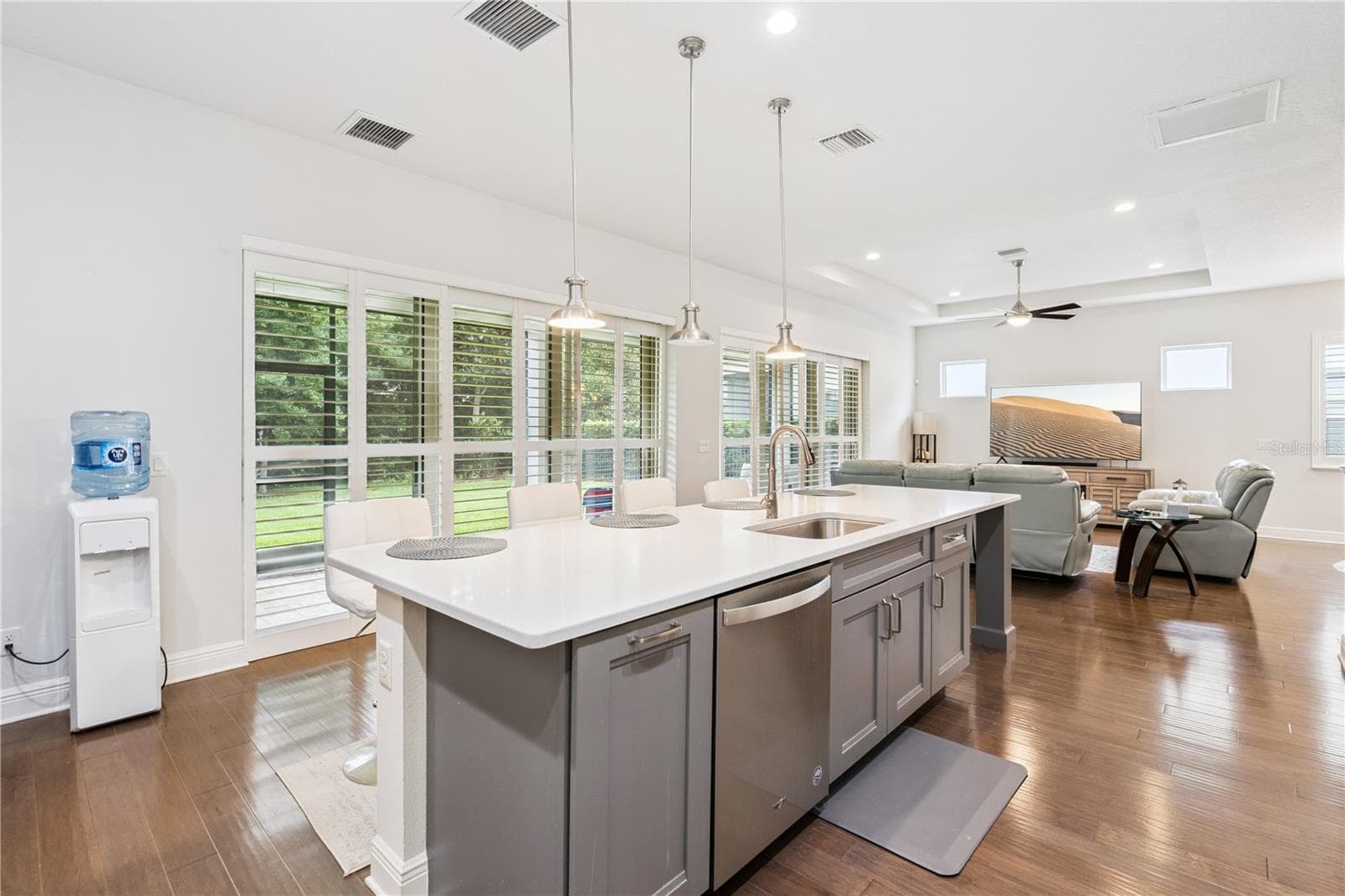Kitchen Island - 15709 SHOREBIRD LN, WINTER GARDEN