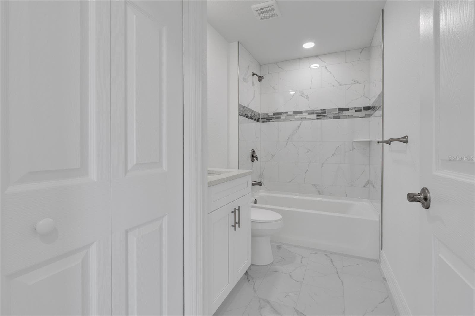 Guest bathroom - 1808 NE 44TH ST, CAPE CORAL