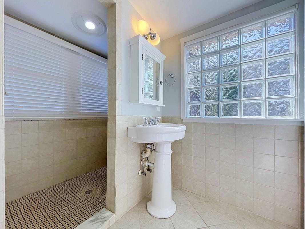Single Family Residence at 806 JOHNSON AVE, LAKELAND, photo 43 of 50