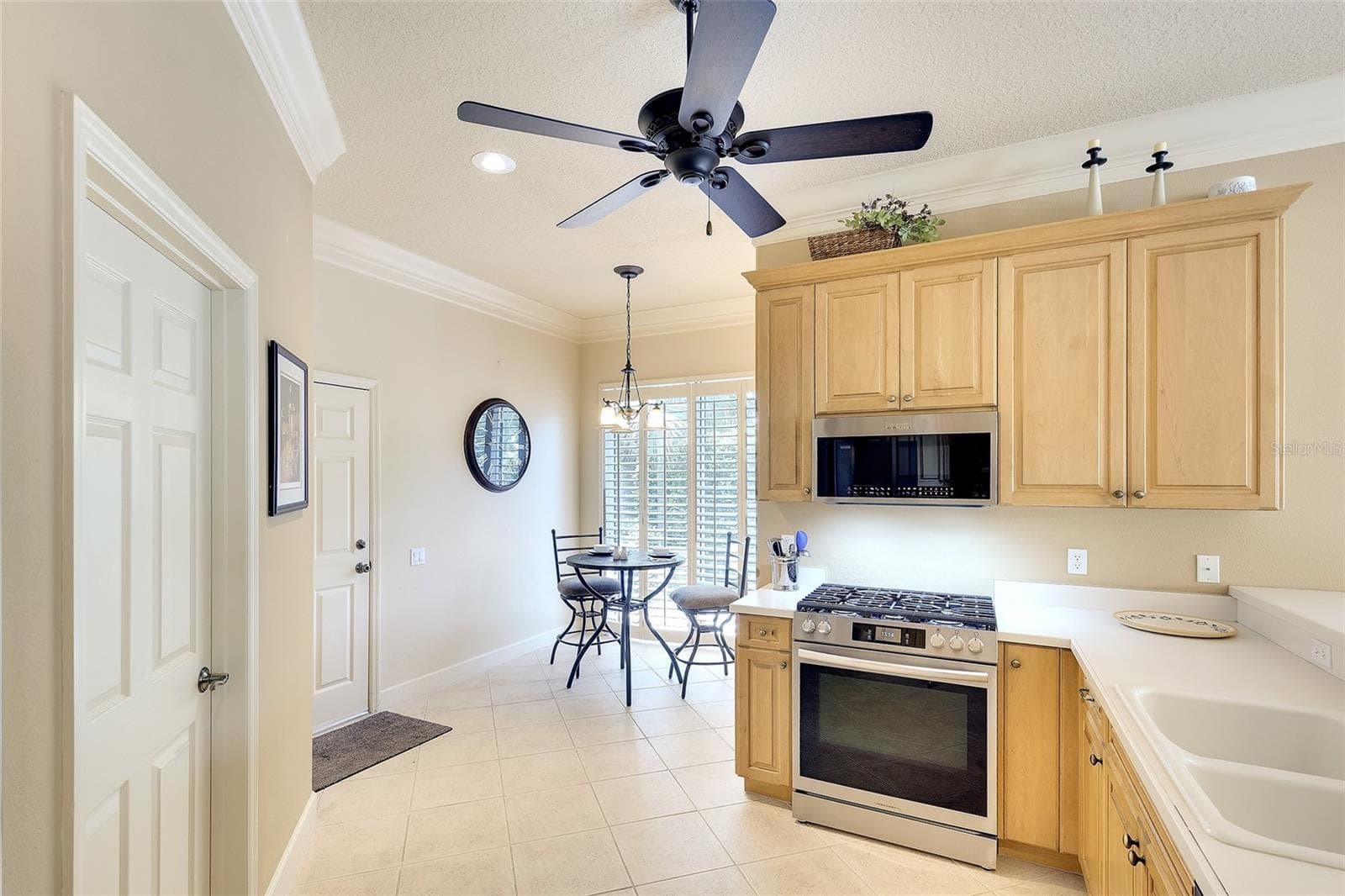 eat in kitchen - 9735 53RD DR E, BRADENTON