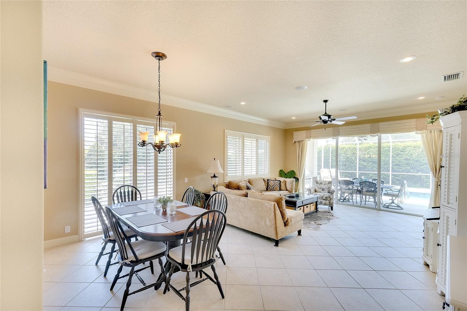 Open greatroom design - 9735 53RD DR E, BRADENTON