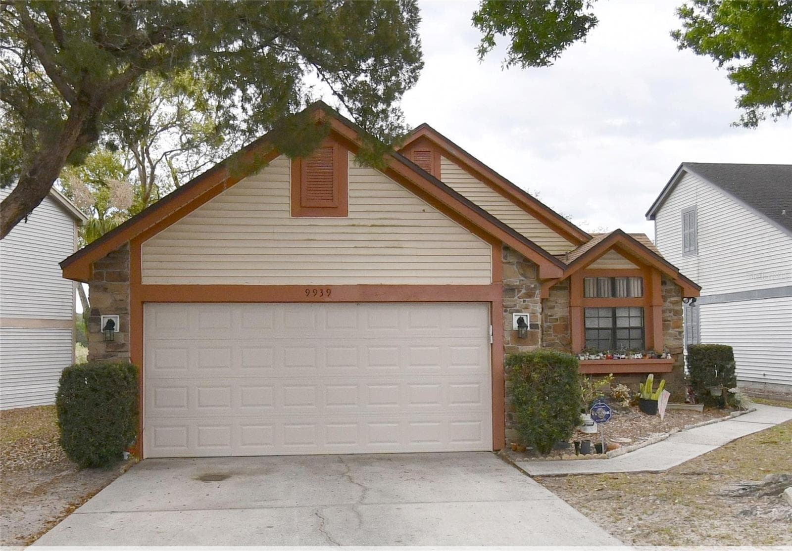 9939 ALOMA BEND LN