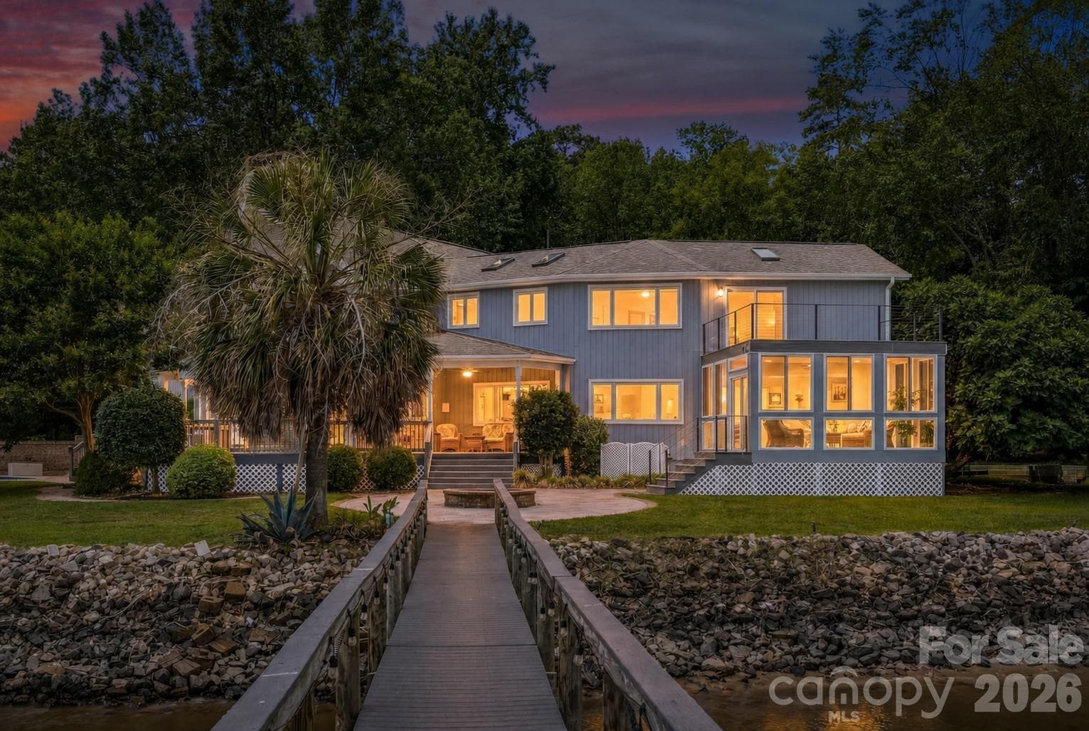 Stunning 4 bedroom Waterfront home - York