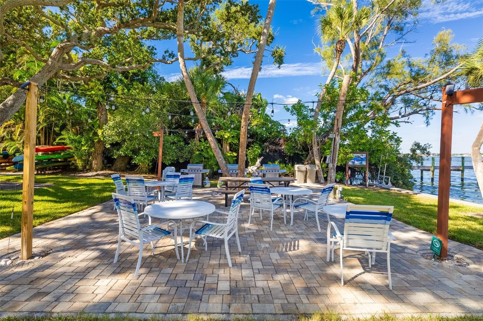 Bayside BBQ Area - 8625 MIDNIGHT PASS RD #208B, SARASOTA