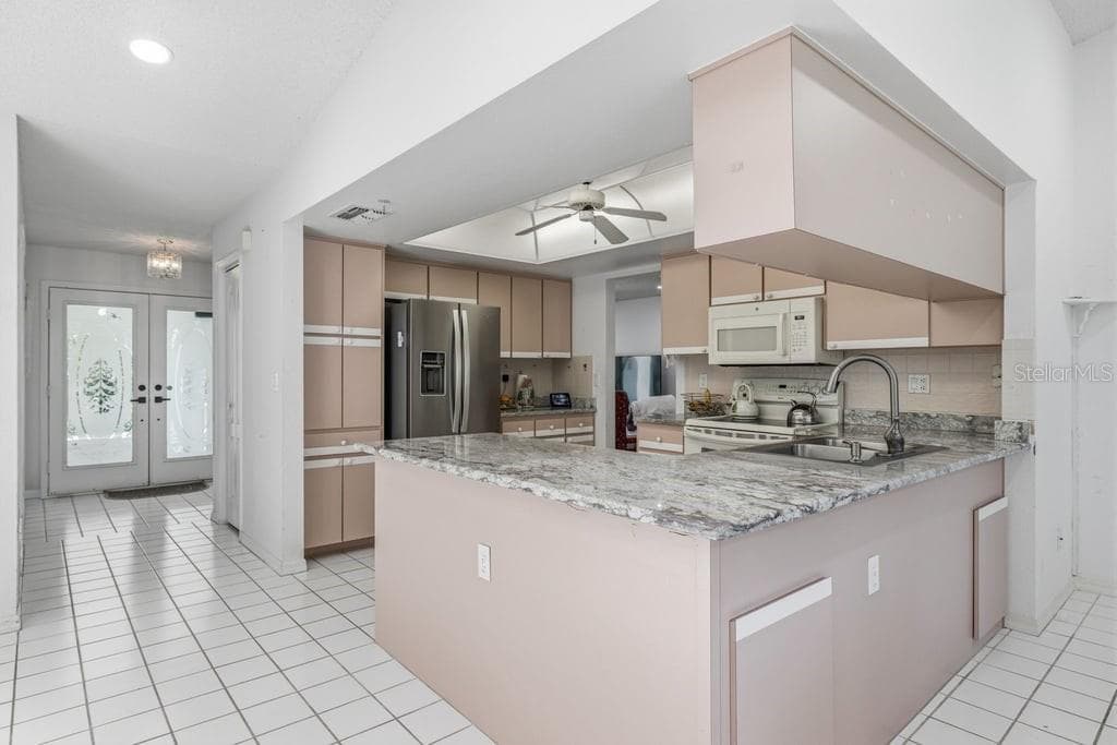 Single Family Residence at 10186 SLEEPY WILLOW CT, SPRING HILL, photo 6 of 30