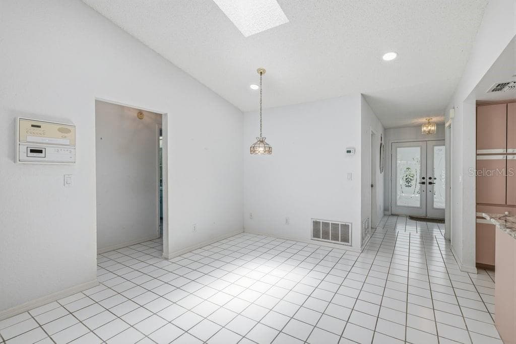 Single Family Residence at 10186 SLEEPY WILLOW CT, SPRING HILL, photo 9 of 30