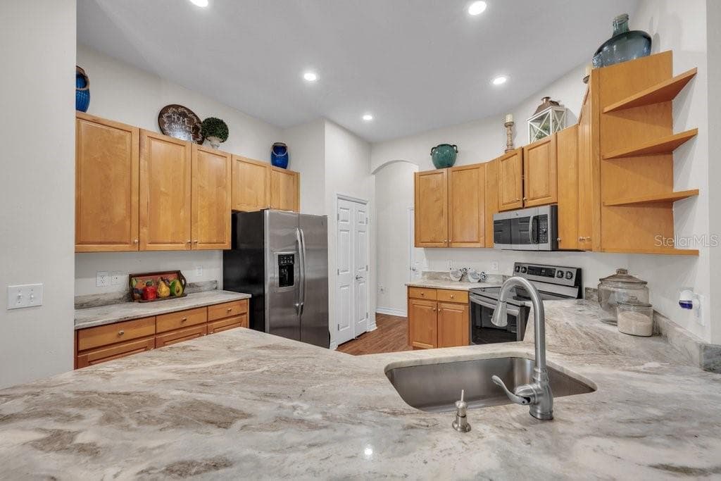 Single Family Residence at 16135 BRIDGEDALE DR, LITHIA, photo 8 of 40