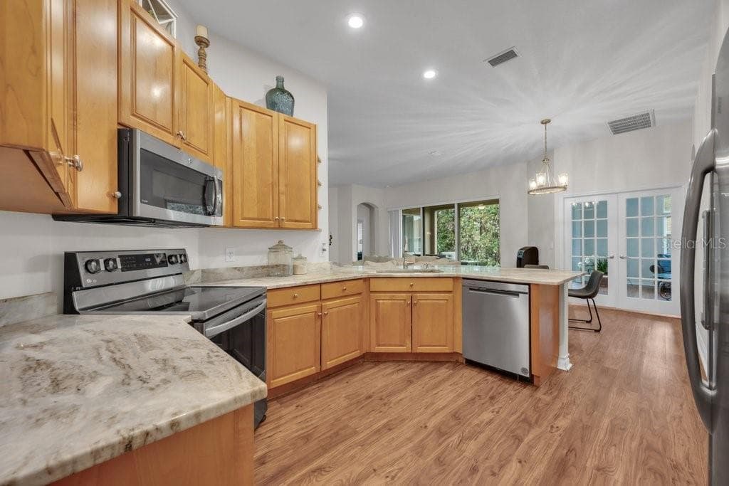 Single Family Residence at 16135 BRIDGEDALE DR, LITHIA, photo 10 of 40