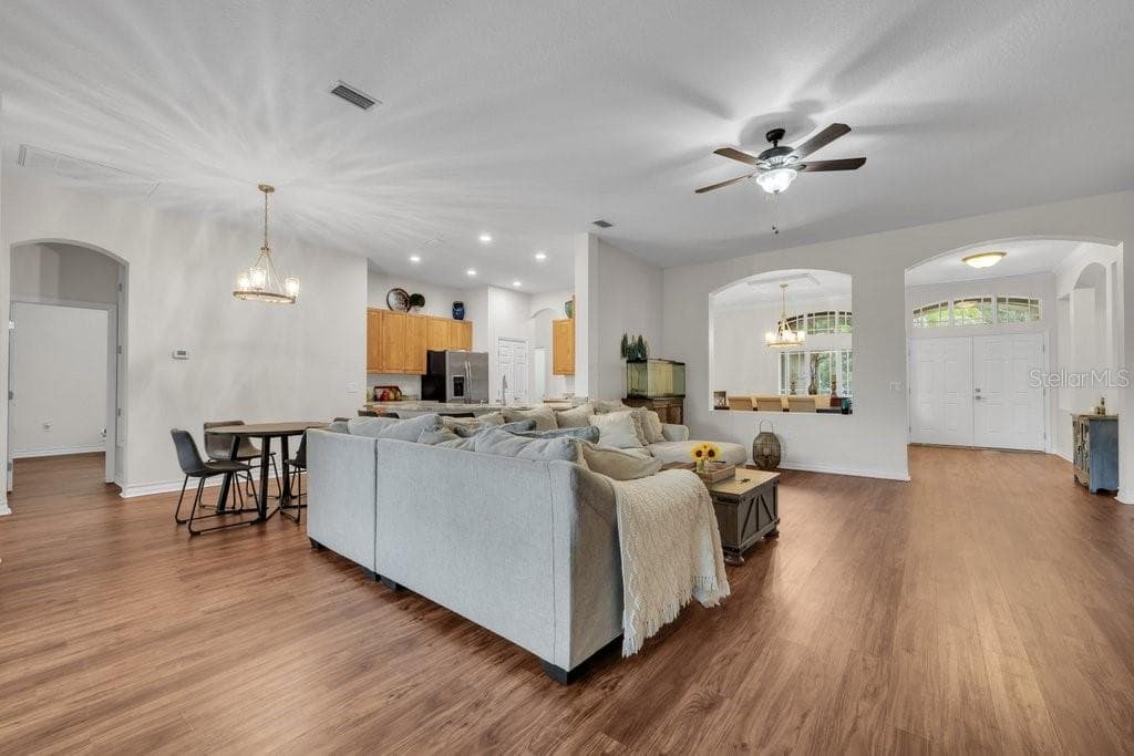 Single Family Residence at 16135 BRIDGEDALE DR, LITHIA, photo 12 of 40