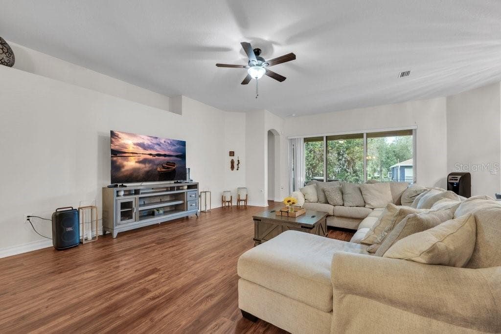 Single Family Residence at 16135 BRIDGEDALE DR, LITHIA, photo 14 of 40