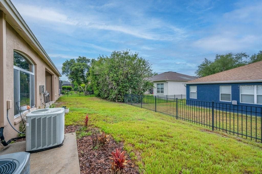 Single Family Residence at 16135 BRIDGEDALE DR, LITHIA, photo 32 of 40