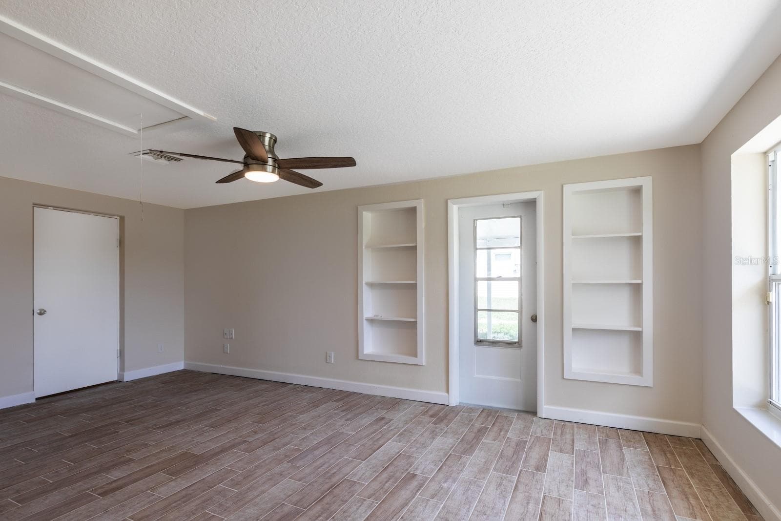Bedroom with built in niche - 5222 EAGLES NEST RD, FRUITLAND PARK