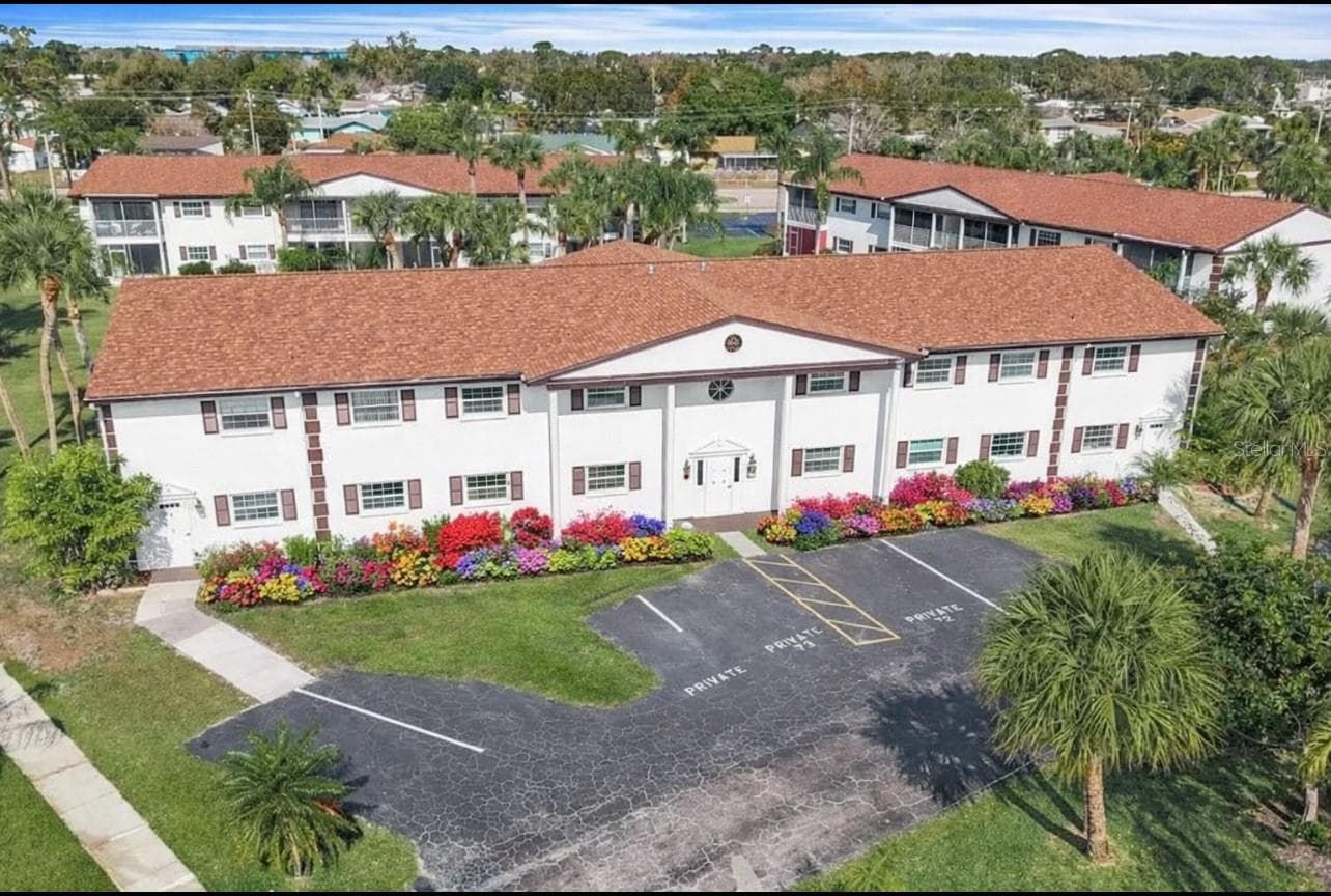 FOXMOOR CONDOMINIUM