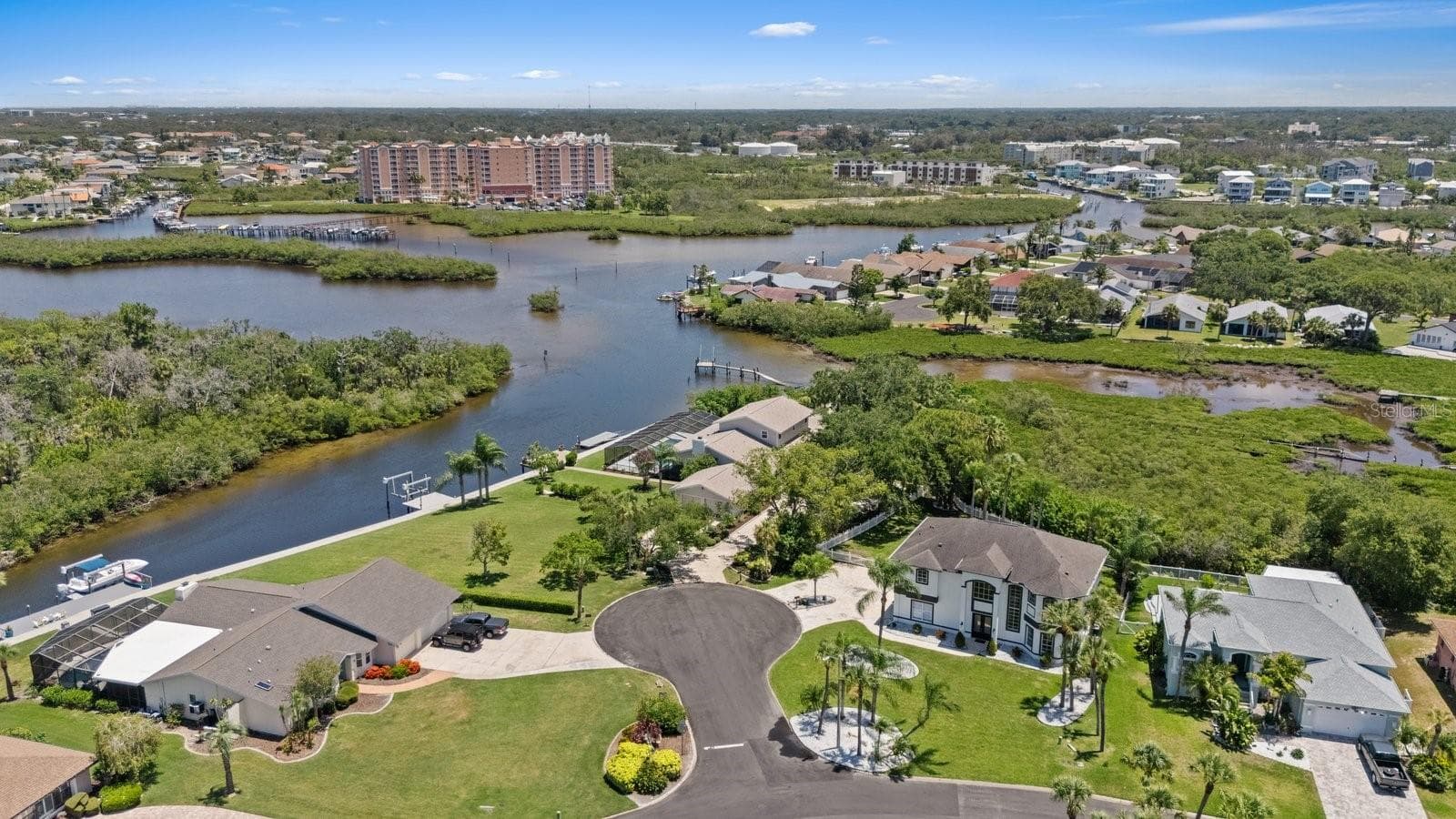Aerial of cul-de-sac property with wide canal views - 5623 HULL CT, NEW PORT RICHEY