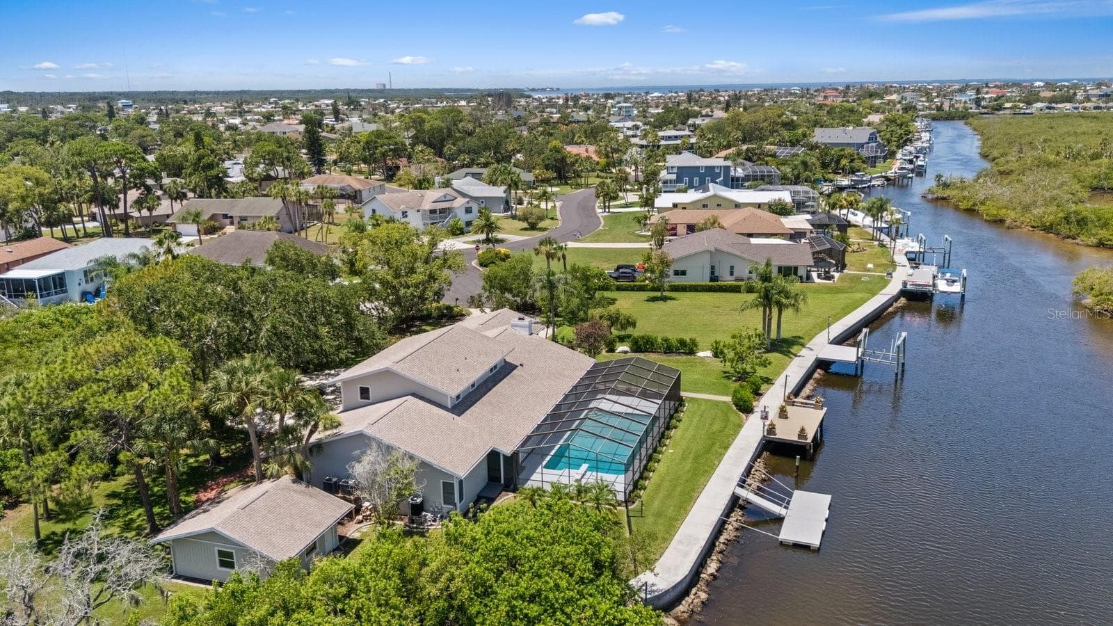 Deep water channel to Gulf only minutes away. - 5623 HULL CT, NEW PORT RICHEY