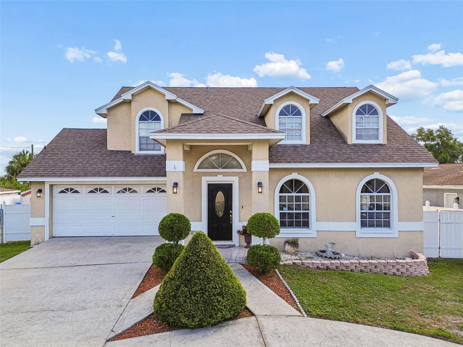 Single Family Residence at 10735 SE DRUMMOND RD, TAMPA, photo 2 of 34