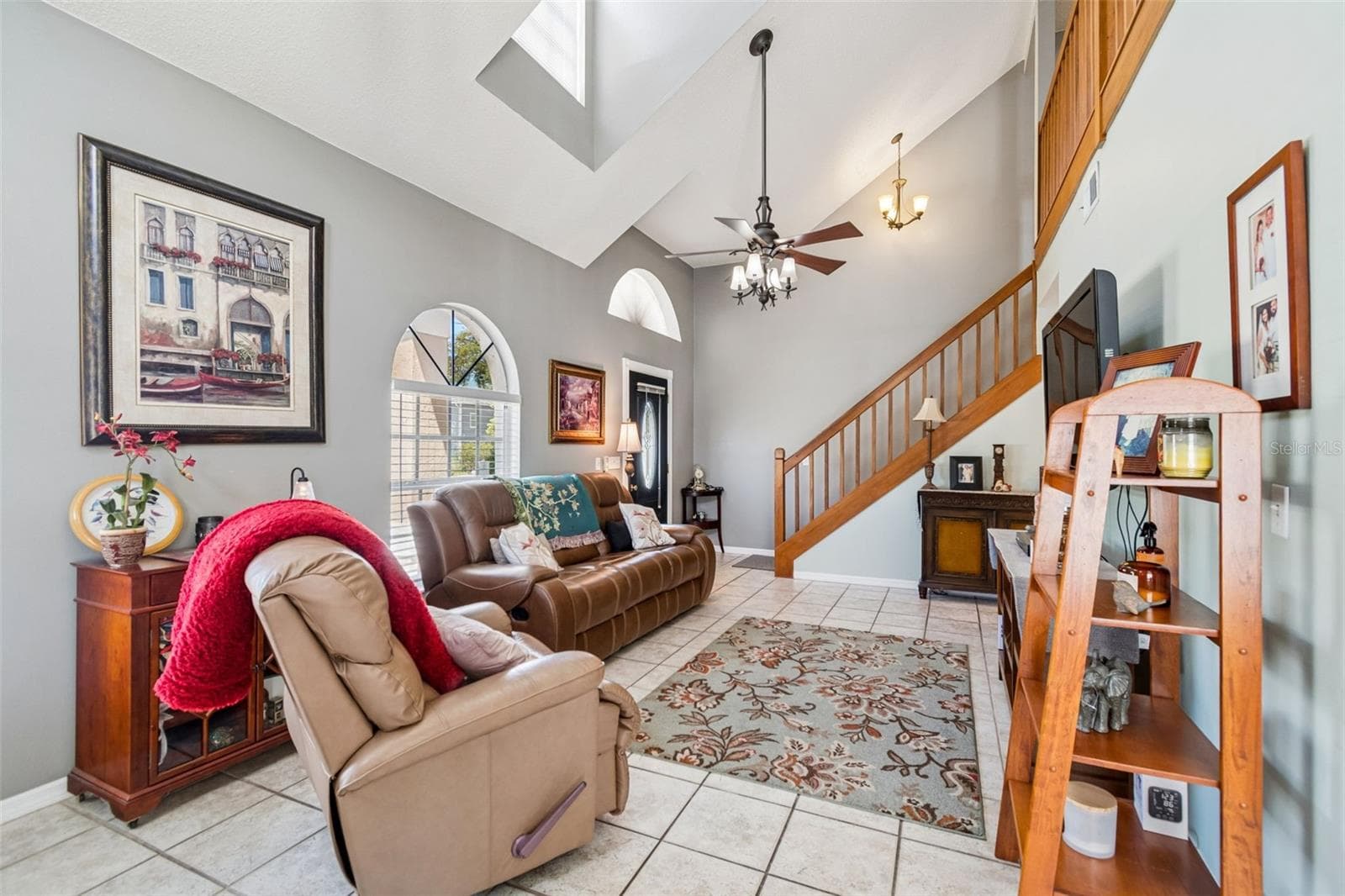 Single Family Residence at 10735 SE DRUMMOND RD, TAMPA, photo 6 of 34