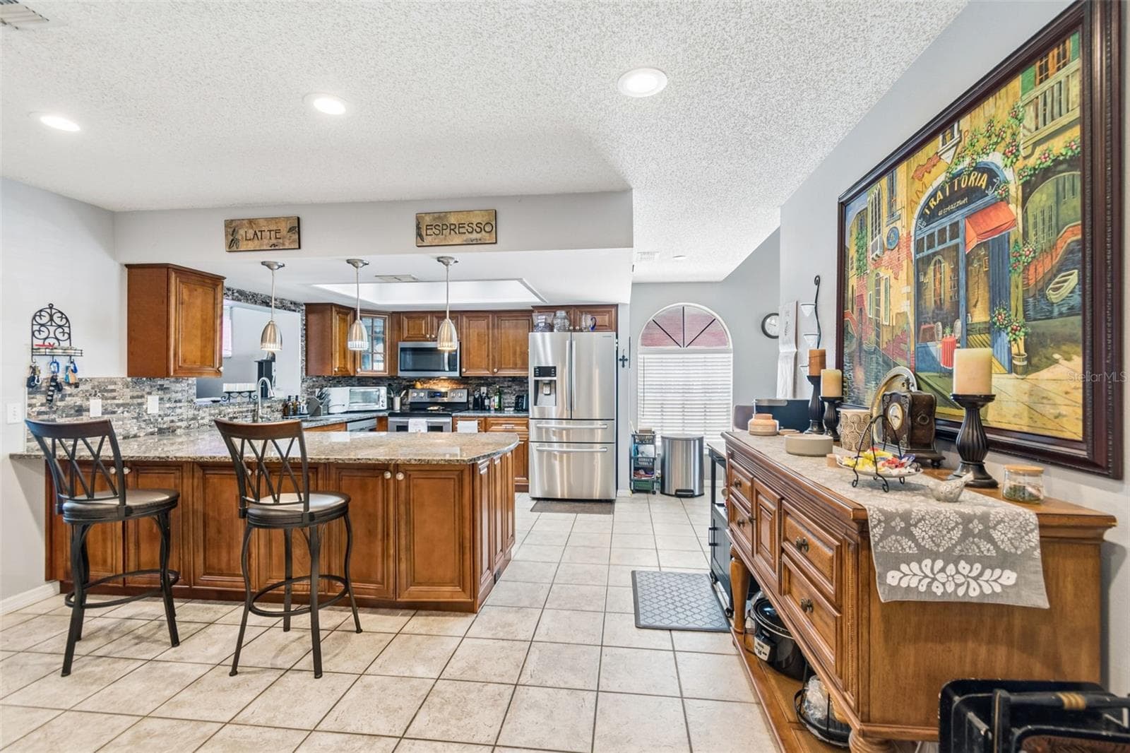 Single Family Residence at 10735 SE DRUMMOND RD, TAMPA, photo 10 of 34